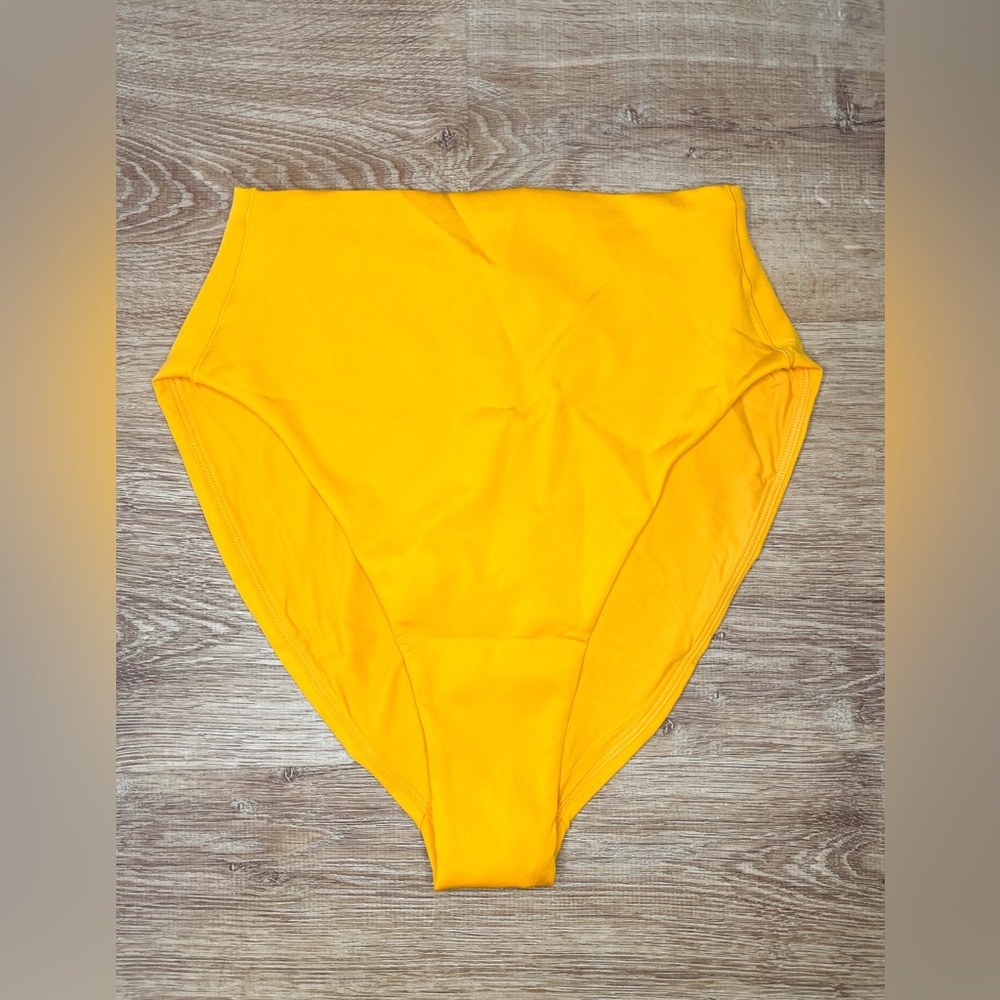 Left on Friday - Hi Hi Bottom NWT